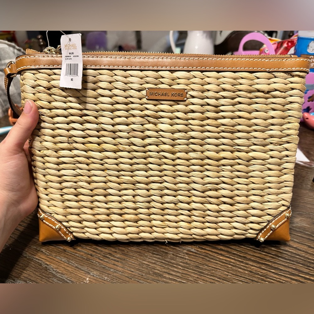 BNWT Micheal Kors Malibu Xl Zip Clutch